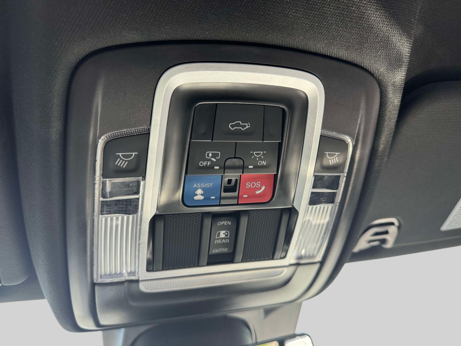 Used 2024 RAM 1500 Laramie AWD/4WD image 28