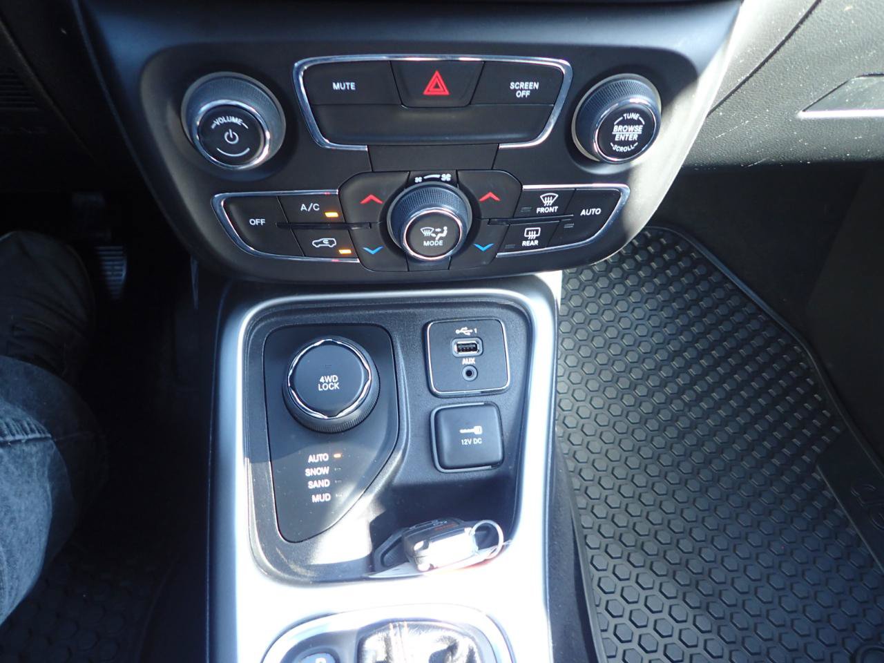 Used 2019 Jeep Compass Latitude w/ Popular Equipment Group AWD/4WD image 19