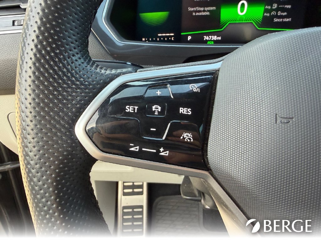Used 2022 Volkswagen Tiguan SE R-Line AWD/4WD image 17