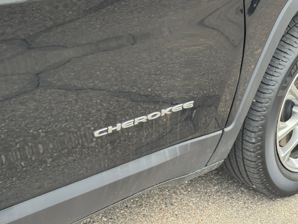 Used 2019 Jeep Cherokee Latitude Plus w/ Comfort/Convenience Group AWD/4WD image 36