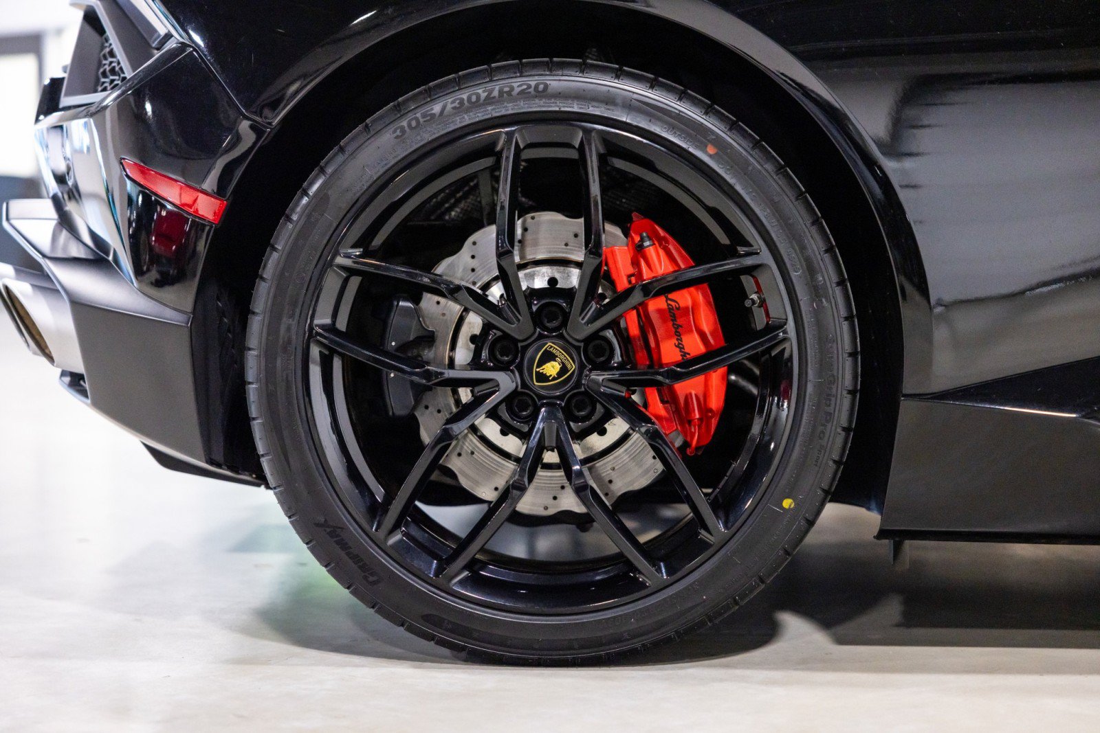 Used 2017 Lamborghini Huracan LP 580-2 RWD image 25