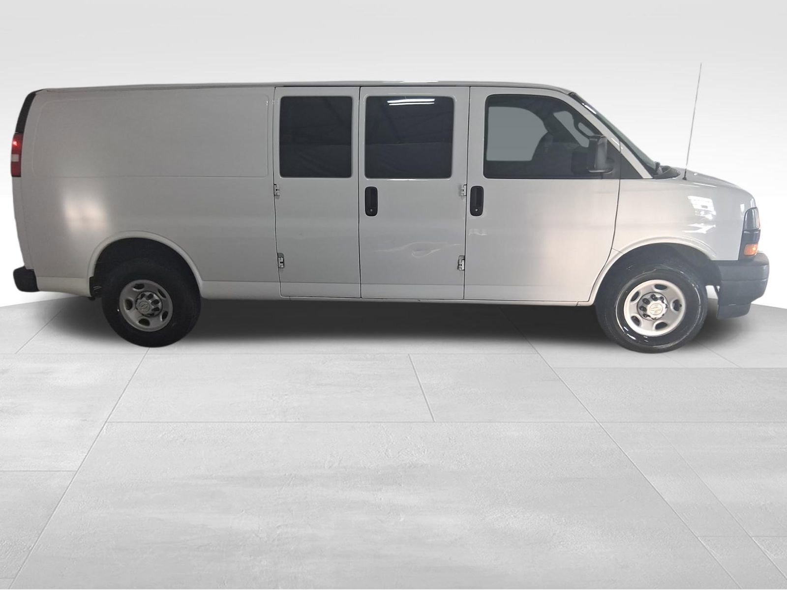 Used 2020 Chevrolet Express 2500 Extended w/ Driver Convenience Package image 4