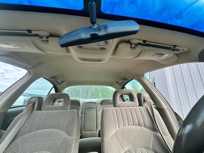 Used 2001 Pontiac Bonneville SE FWD image 32