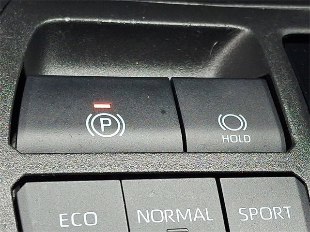 Used 2021 Toyota RAV4 LE image 26