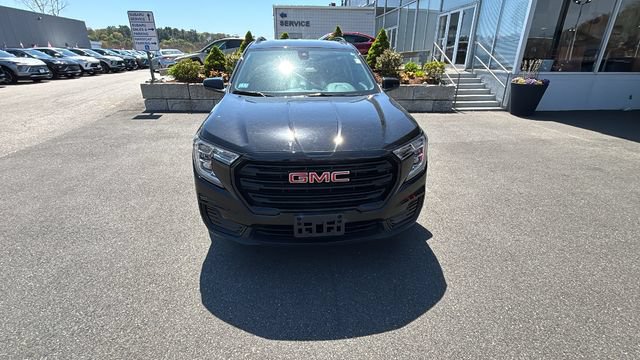 Used 2023 GMC Terrain SLE w/ Driver Convenience Package AWD/4WD image 2