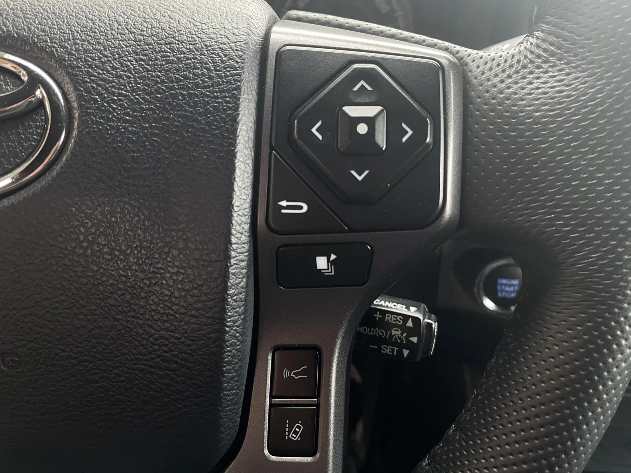 Used 2020 Toyota Tacoma TRD Off-Road w/ Technology Package image 13