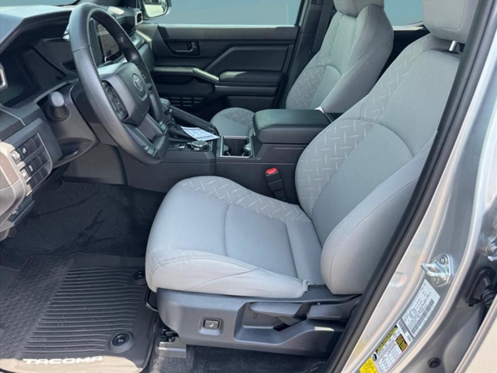 Used 2025 Toyota Tacoma SR5 AWD/4WD image 9