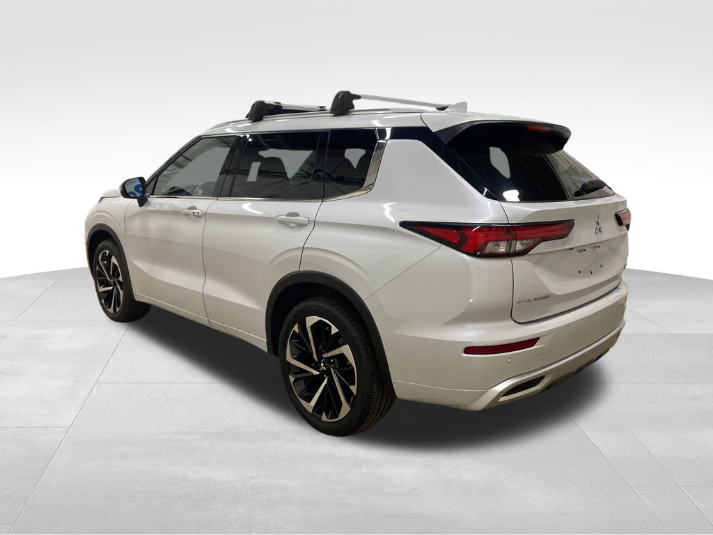 Used 2022 Mitsubishi Outlander SEL AWD/4WD image 2