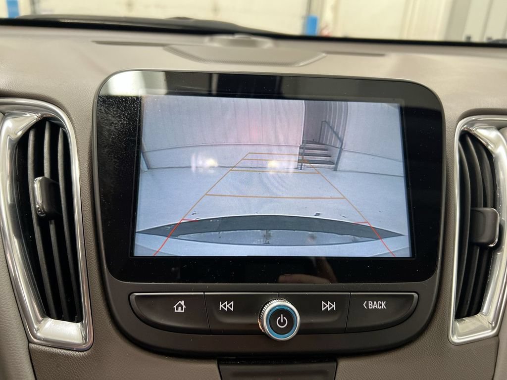 Used 2018 Chevrolet Malibu Premier FWD image 16