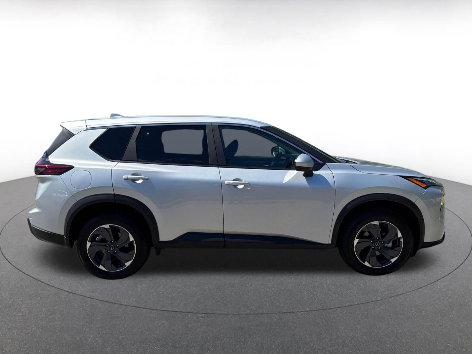Used 2025 Nissan Rogue SV FWD image 15