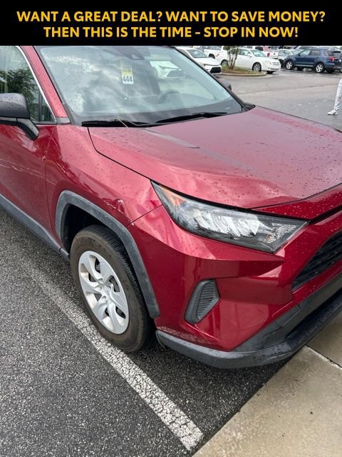 Used 2020 Toyota RAV4 LE FWD image 4