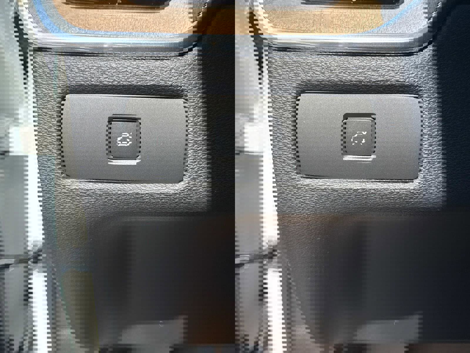 New 2026 Volvo XC60 B5 Plus w/ Climate Package image 29