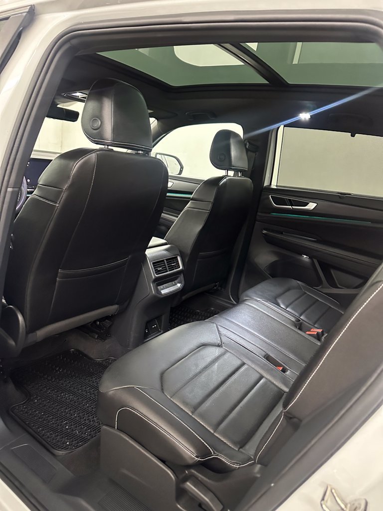 Used 2024 Volkswagen Atlas Cross Sport SEL AWD/4WD image 26