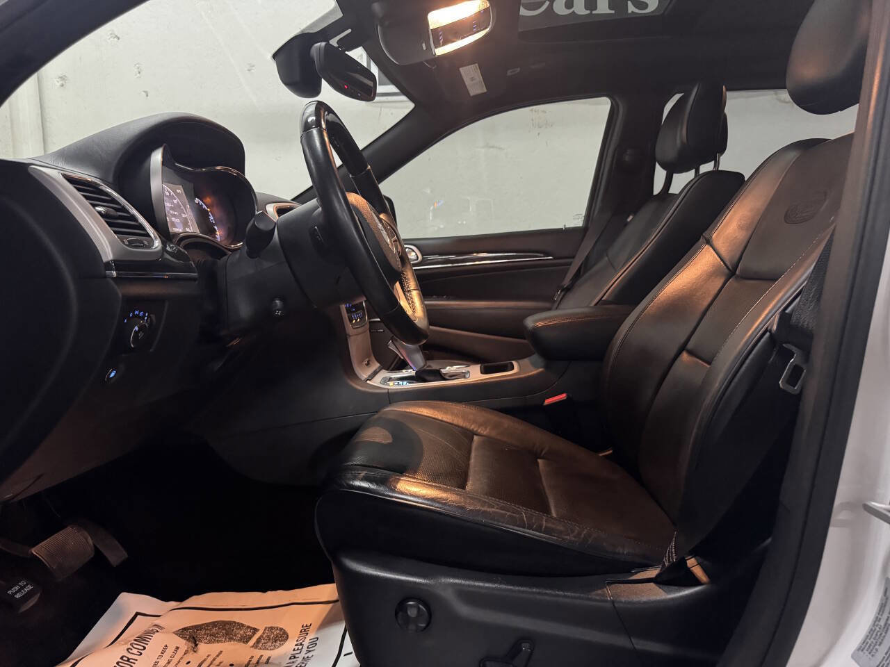 Used 2018 Jeep Grand Cherokee Overland w/ Interior Metal Package RWD image 17