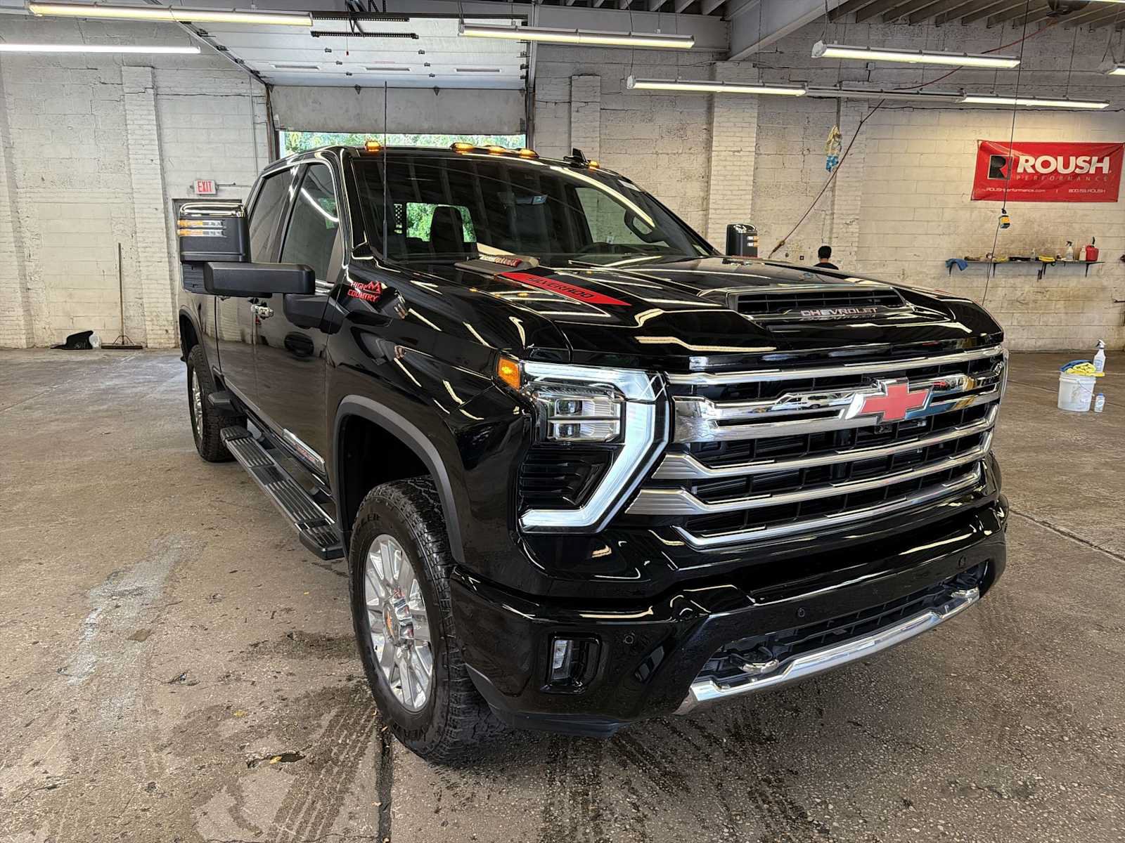 Used 2025 Chevrolet Silverado 2500 High Country w/ High Country Premium Package AWD/4WD image 2