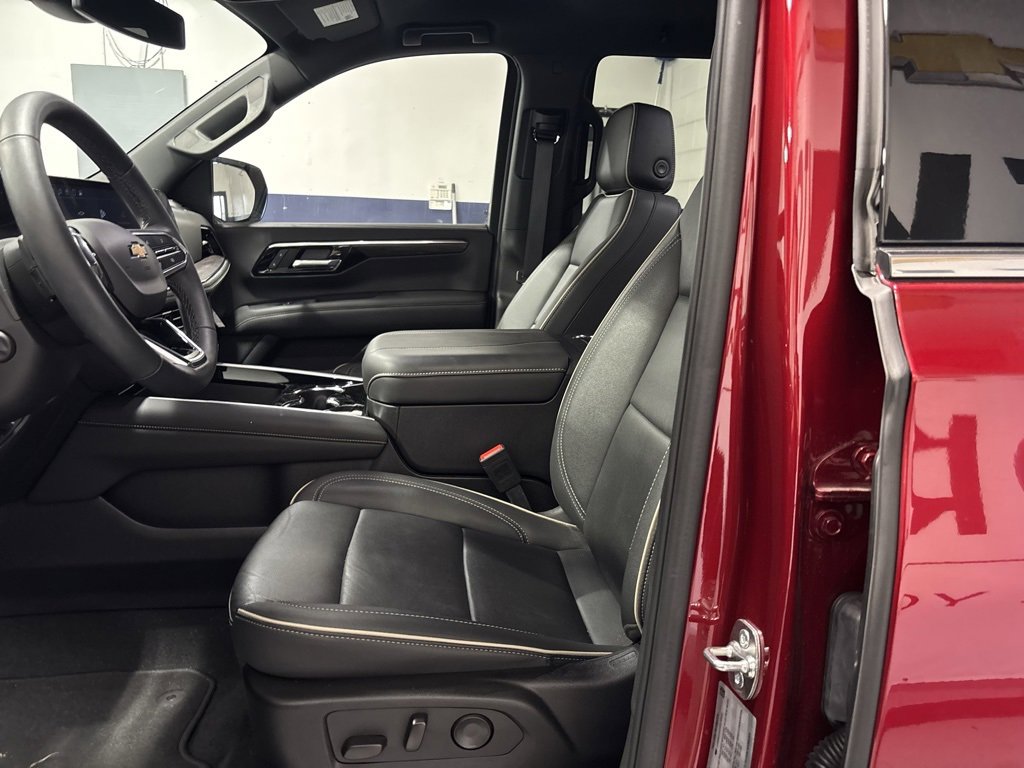 Used 2025 Chevrolet Tahoe Premier image 11