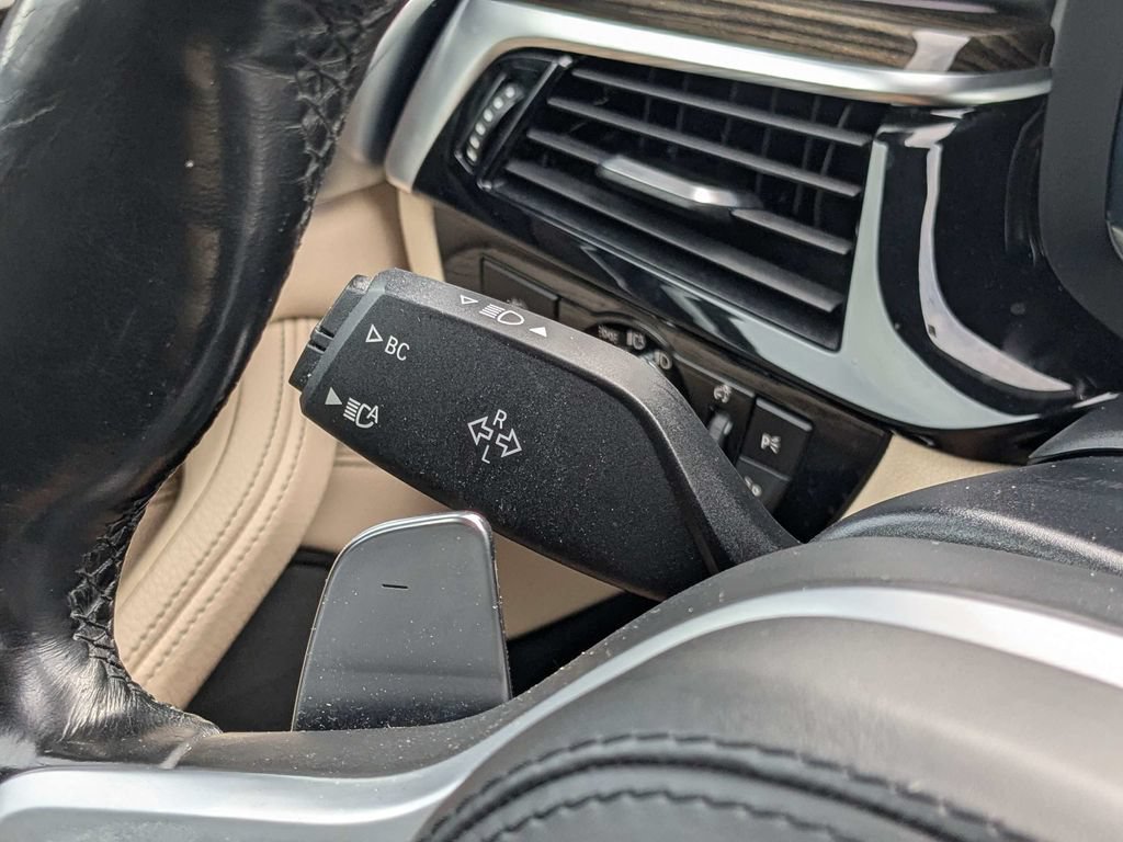 Used 2018 BMW 540i RWD image 23