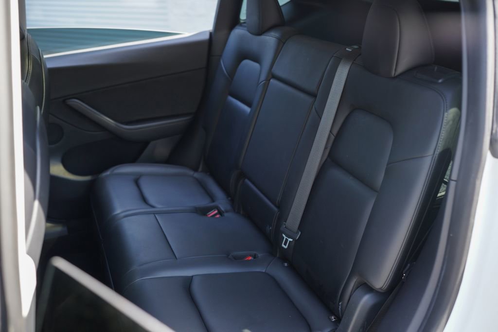 Used 2021 Tesla Model Y Long Range image 24