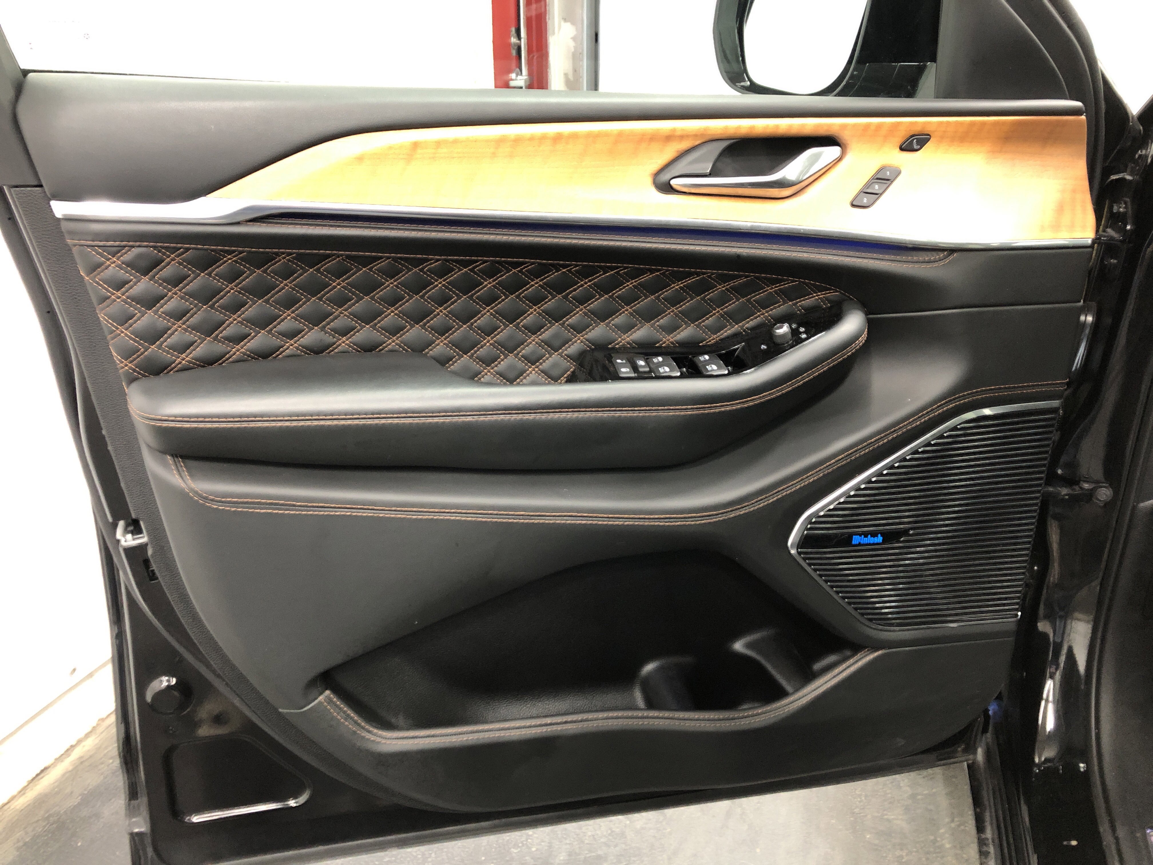 Certified 2024 Jeep Grand Cherokee L Summit image 18