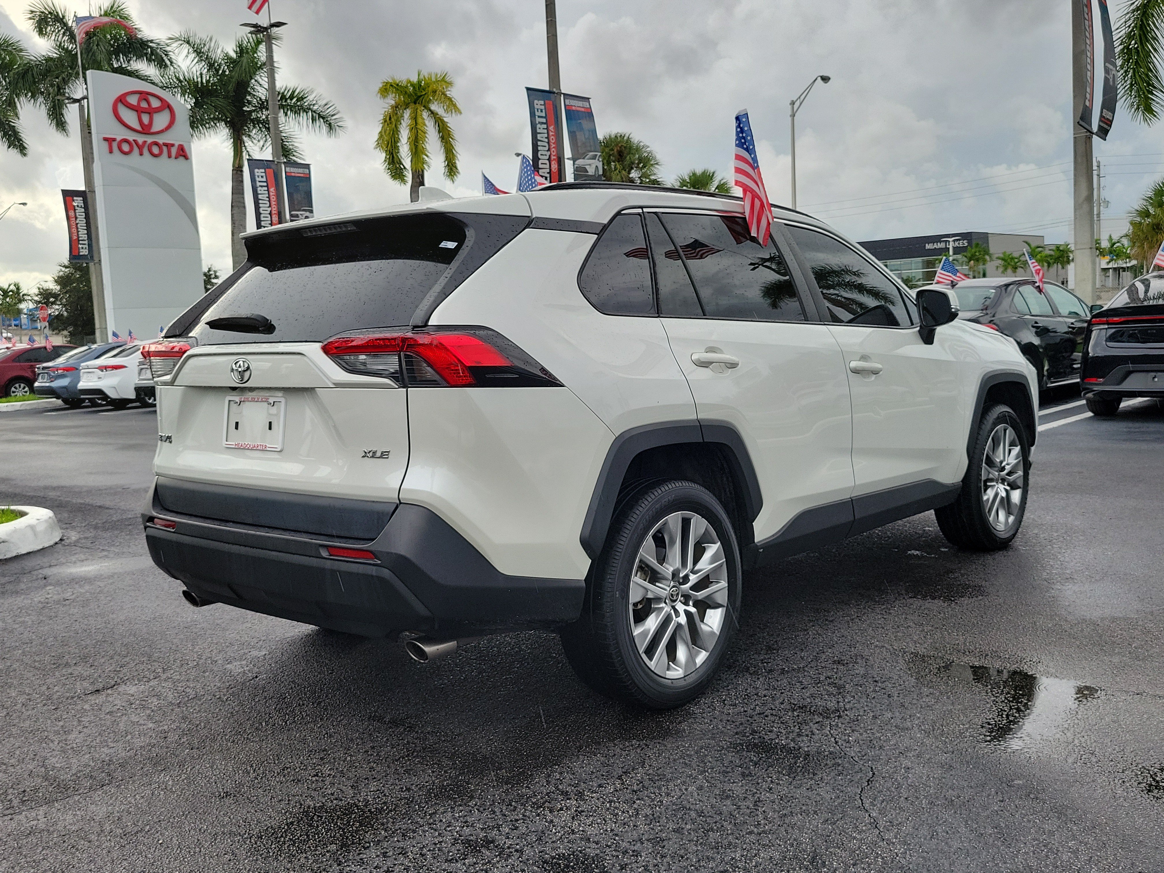 Used 2022 Toyota RAV4 XLE Premium FWD image 12