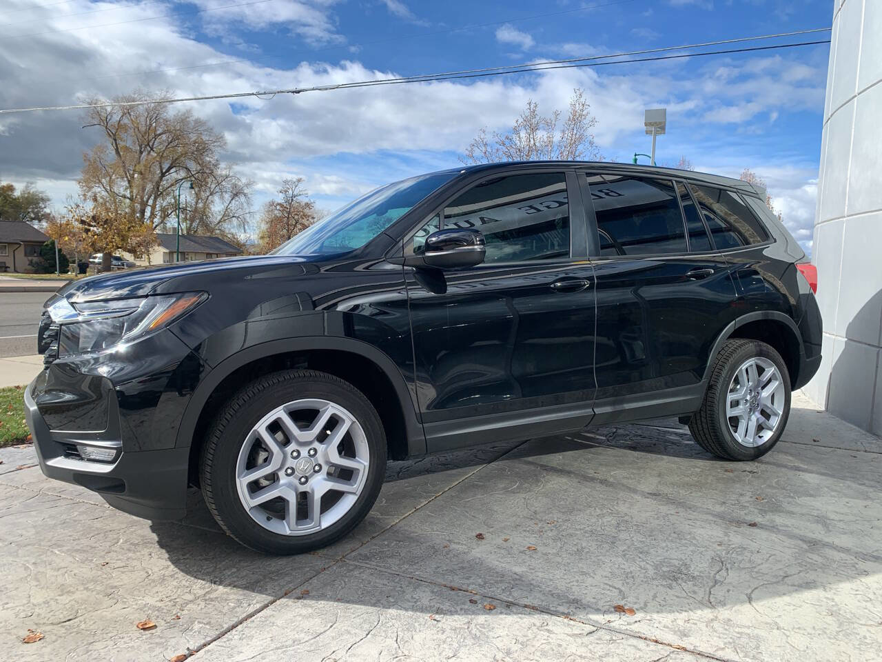 Used 2025 Honda Passport EX-L image 4