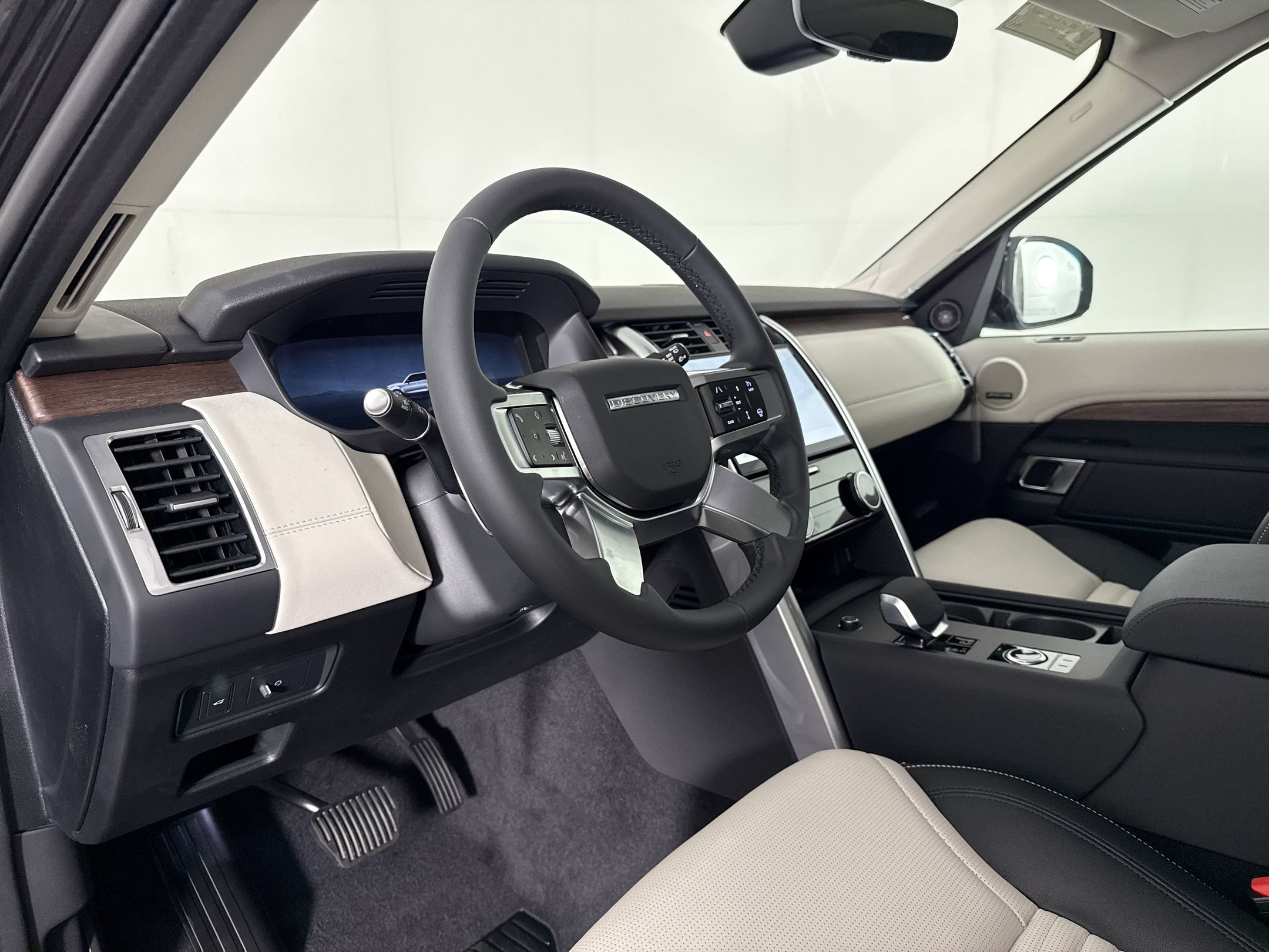 New 2026 Land Rover Discovery S AWD/4WD image 4