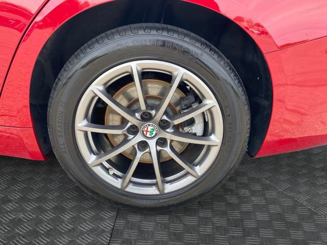 Used 2019 Alfa Romeo Giulia AWD w/ Cold Weather Package image 31