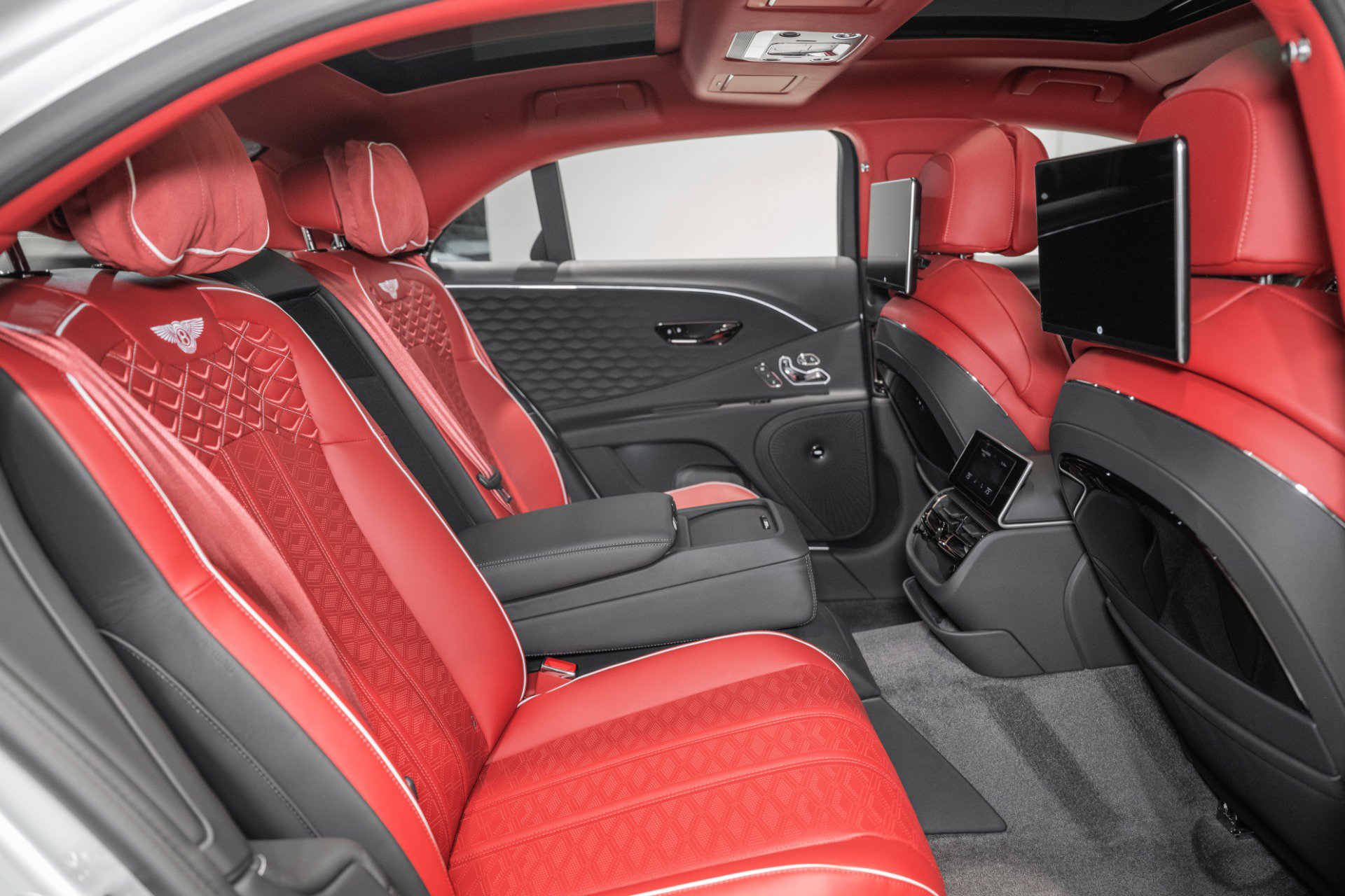 Used 2025 Bentley Flying Spur Plug-In Hybrid AWD/4WD image 25