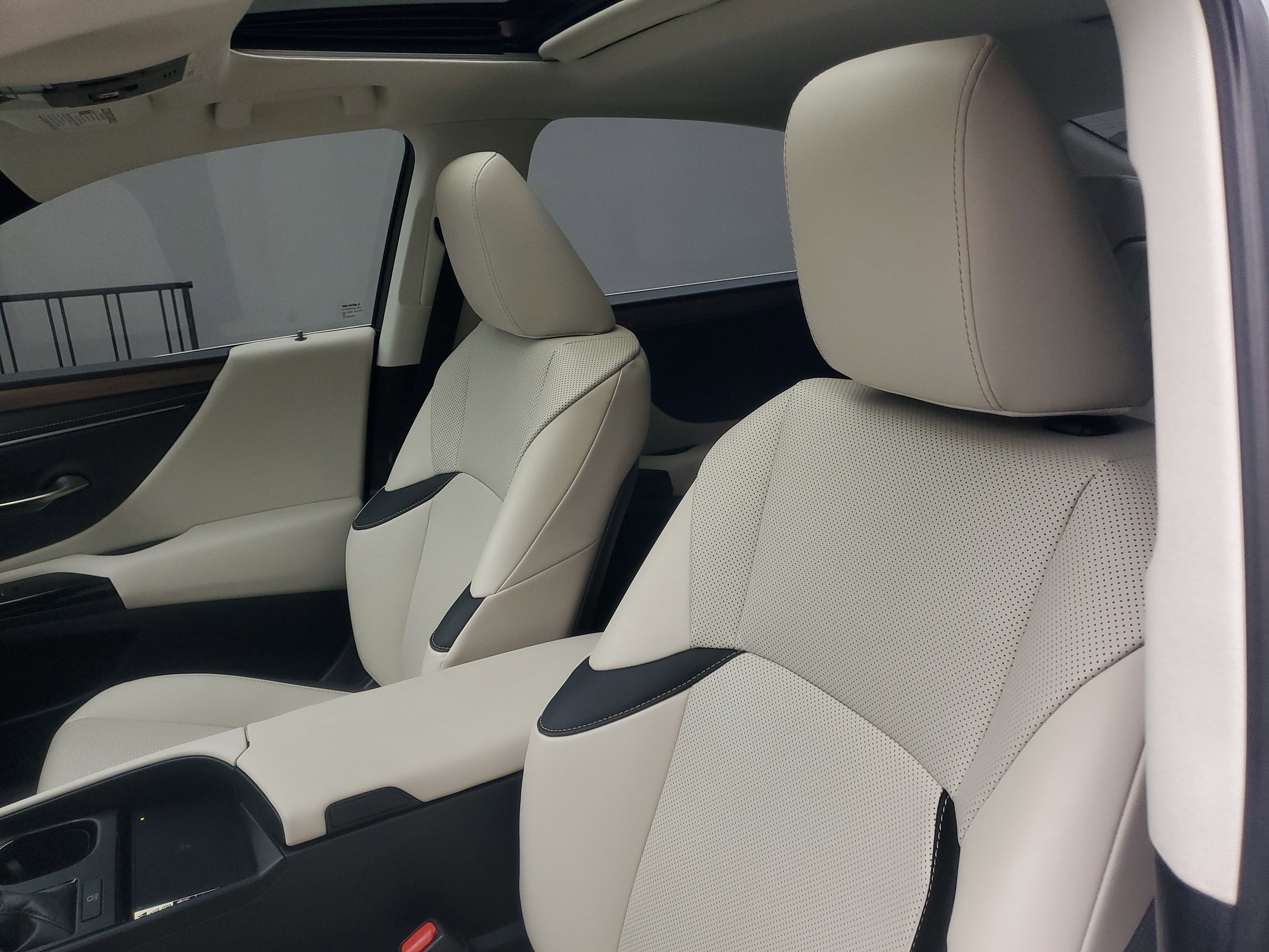 Used 2024 Lexus ES 350 w/ Premium Package image 16