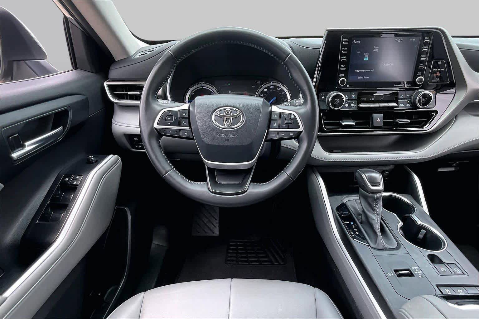 Used 2022 Toyota Highlander XLE FWD image 6