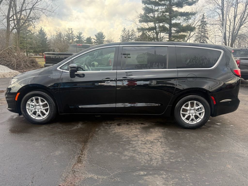 New 2025 Chrysler Pacifica Select FWD image 6