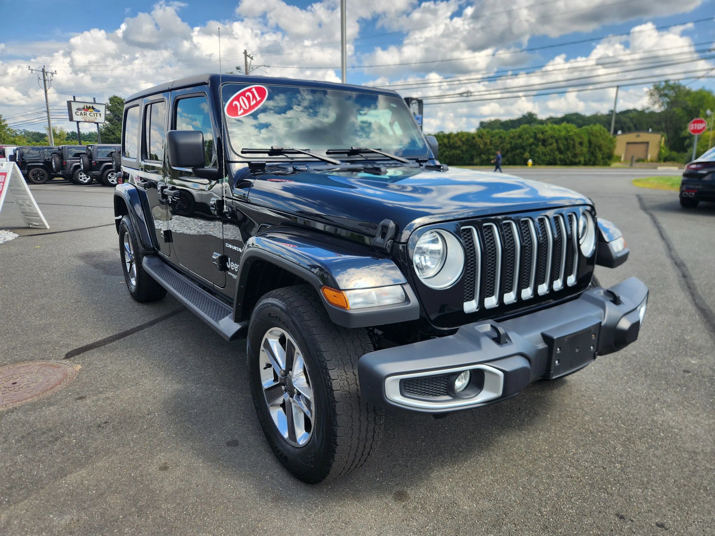 Used 2021 Jeep Wrangler Unlimited Sahara w/ Cold Weather Group image 19