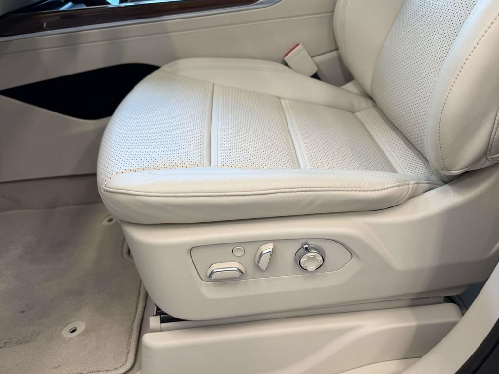 New 2026 Cadillac Escalade Platinum Luxury AWD/4WD image 16