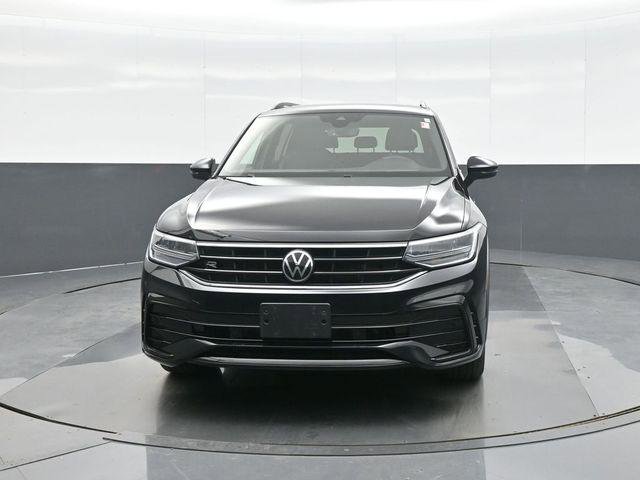 Used 2022 Volkswagen Tiguan SE R-Line image 2