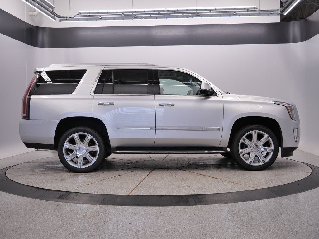 Used 2018 Cadillac Escalade Luxury AWD/4WD image 6