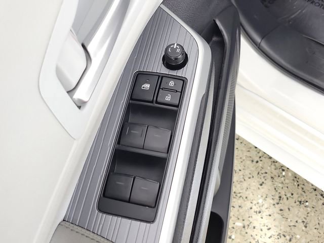 Used 2025 Toyota Sienna XLE FWD image 23