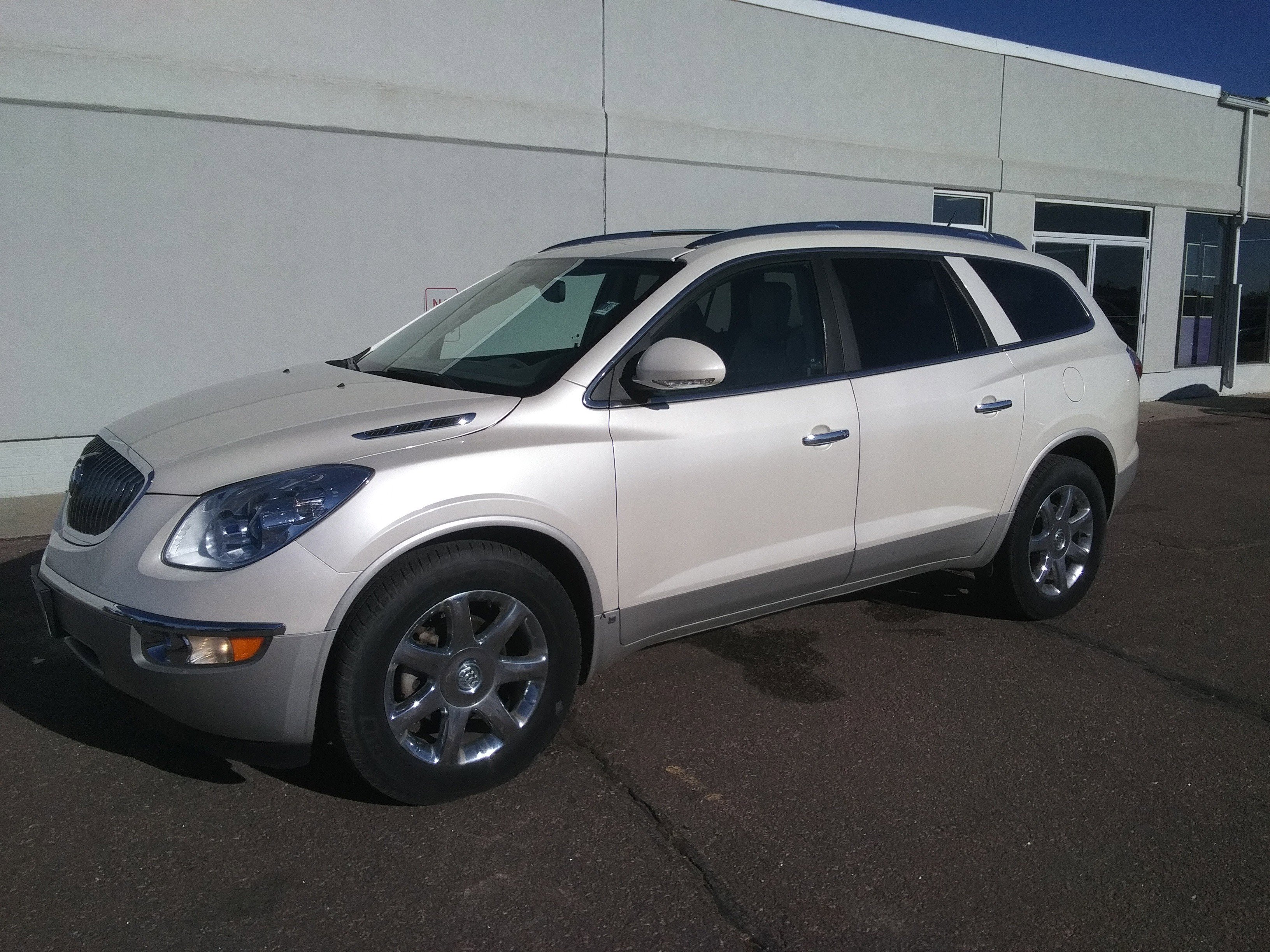Used 2009 Buick Enclave CXL w/ Driver Confidence Package image 2