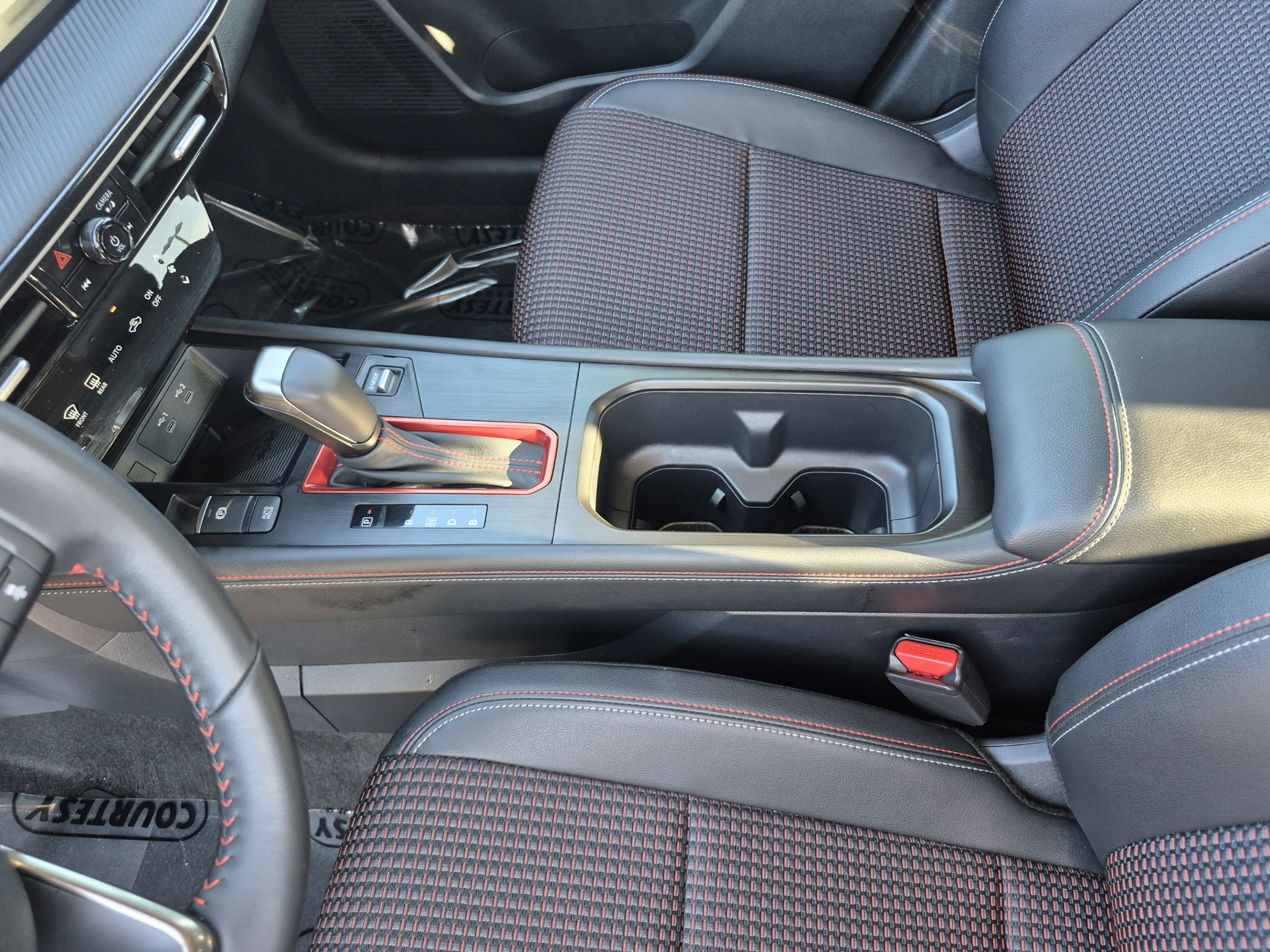 Certified 2025 Nissan Kicks SR FWD image 24