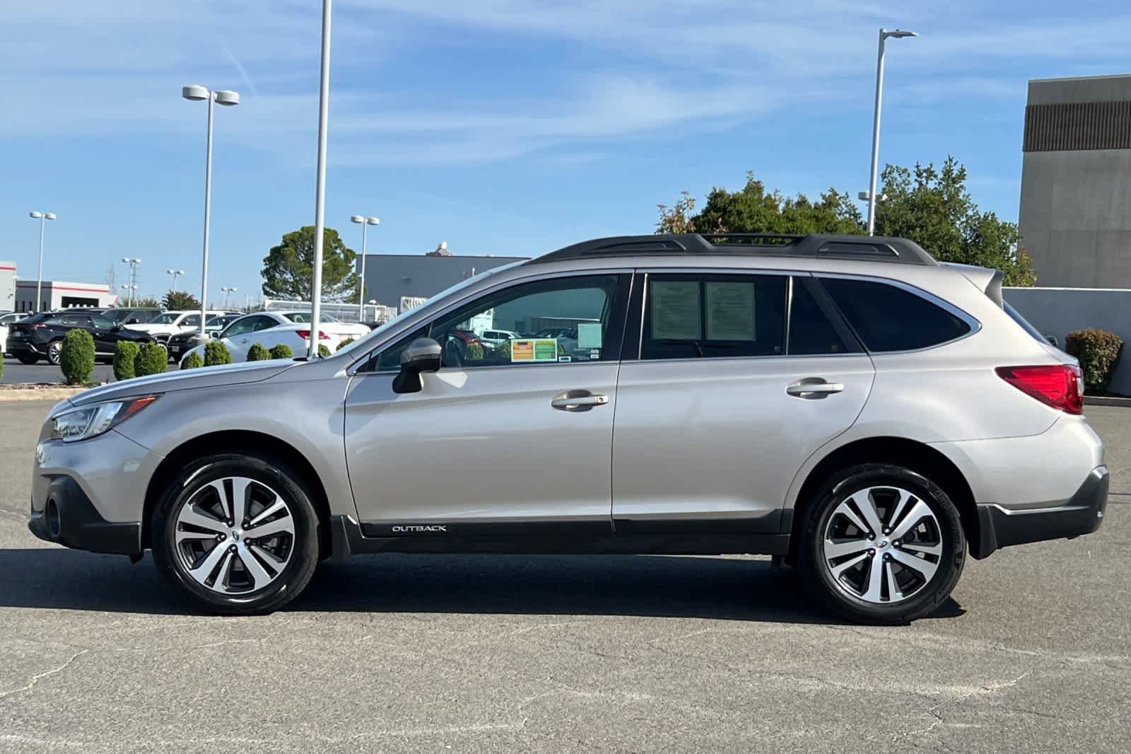 Used 2018 Subaru Outback 2.5i Limited AWD/4WD image 9