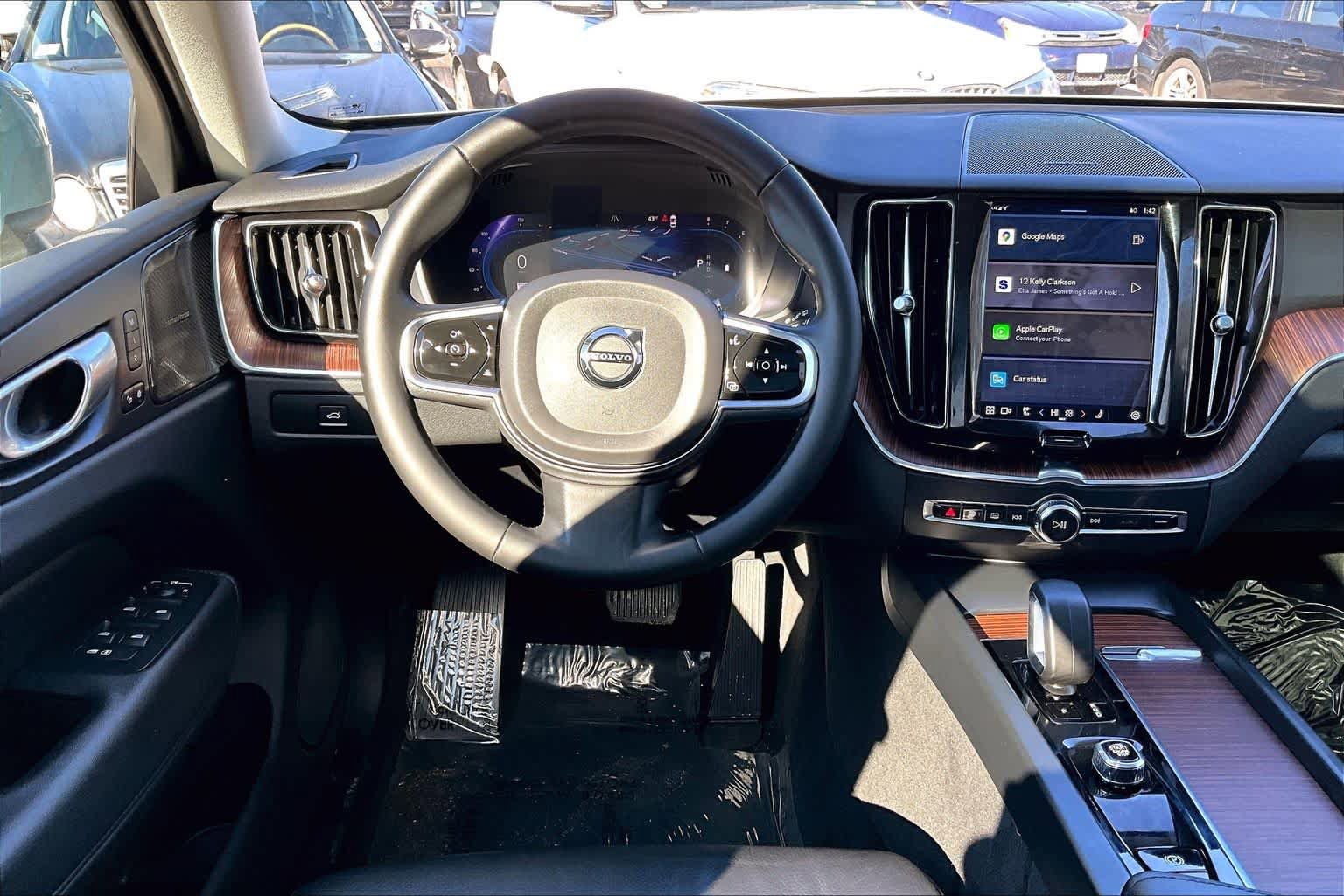 Certified 2023 Volvo XC60 B5 Plus w/ Climate Package AWD/4WD image 6
