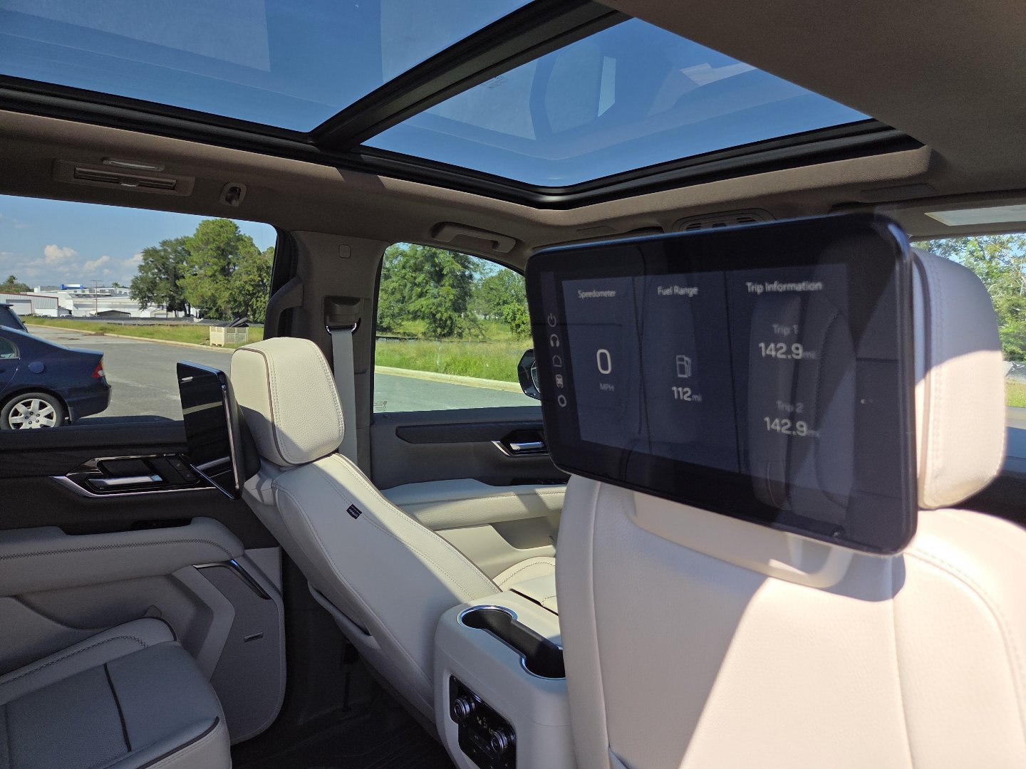 New 2026 GMC Yukon Denali w/ Denali Reserve Package AWD/4WD image 31