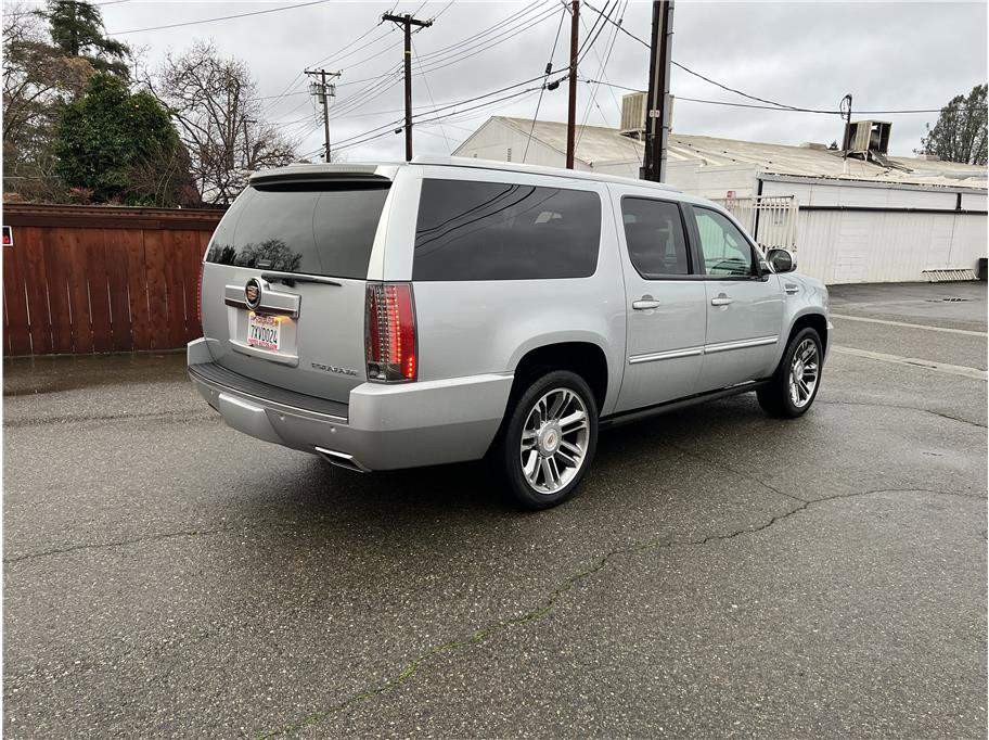 Used 2013 Cadillac Escalade ESV Premium image 6