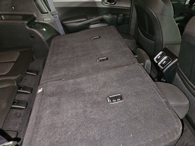 Used 2025 Kia Sorento LX image 36