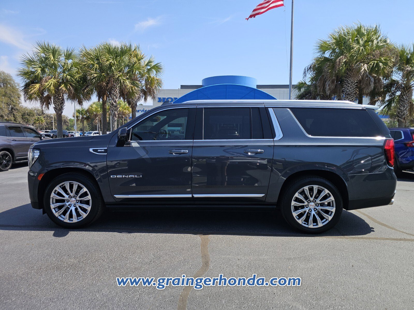 Used 2021 GMC Yukon XL Denali w/ Denali Ultimate Package image 2