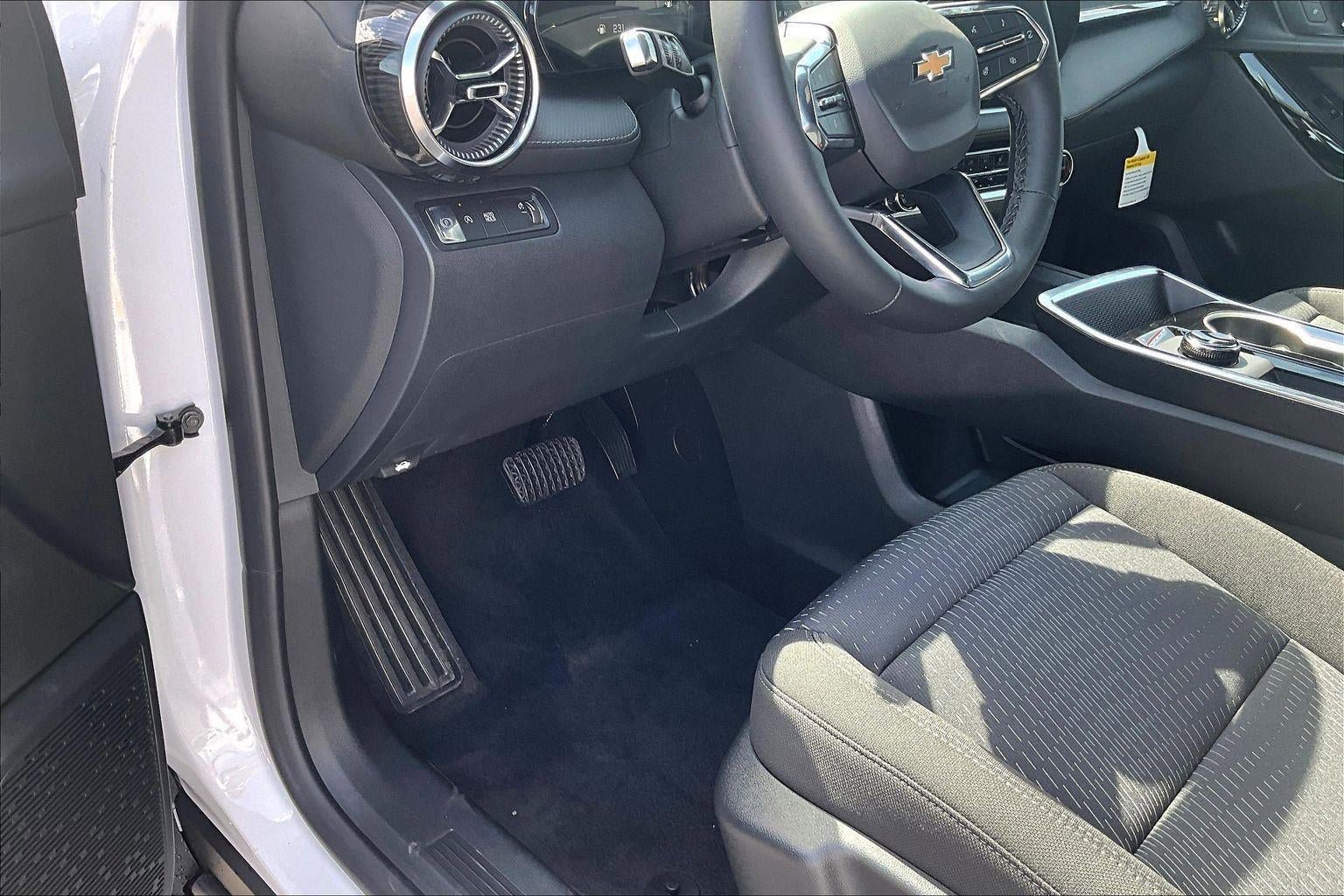 New 2026 Chevrolet Equinox LT FWD image 7