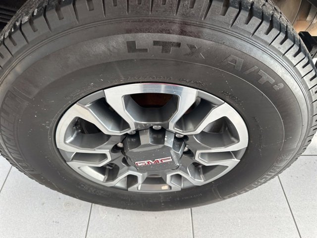 Used 2024 GMC Sierra 2500 SLT w/ SLT Convenience Package image 19