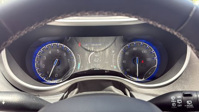 Used 2023 Chrysler Pacifica Touring-L FWD image 22