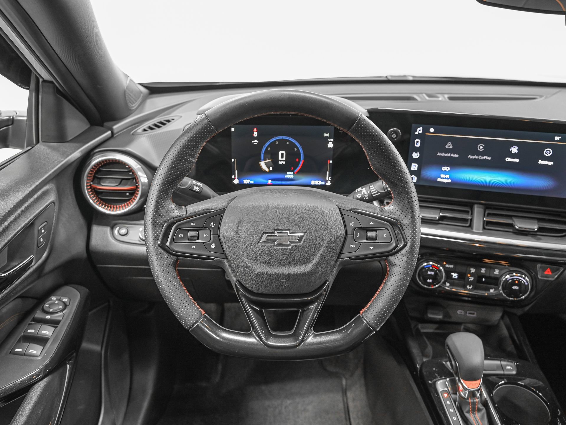 Used 2025 Chevrolet Trax RS w/ Sunroof Package image 16