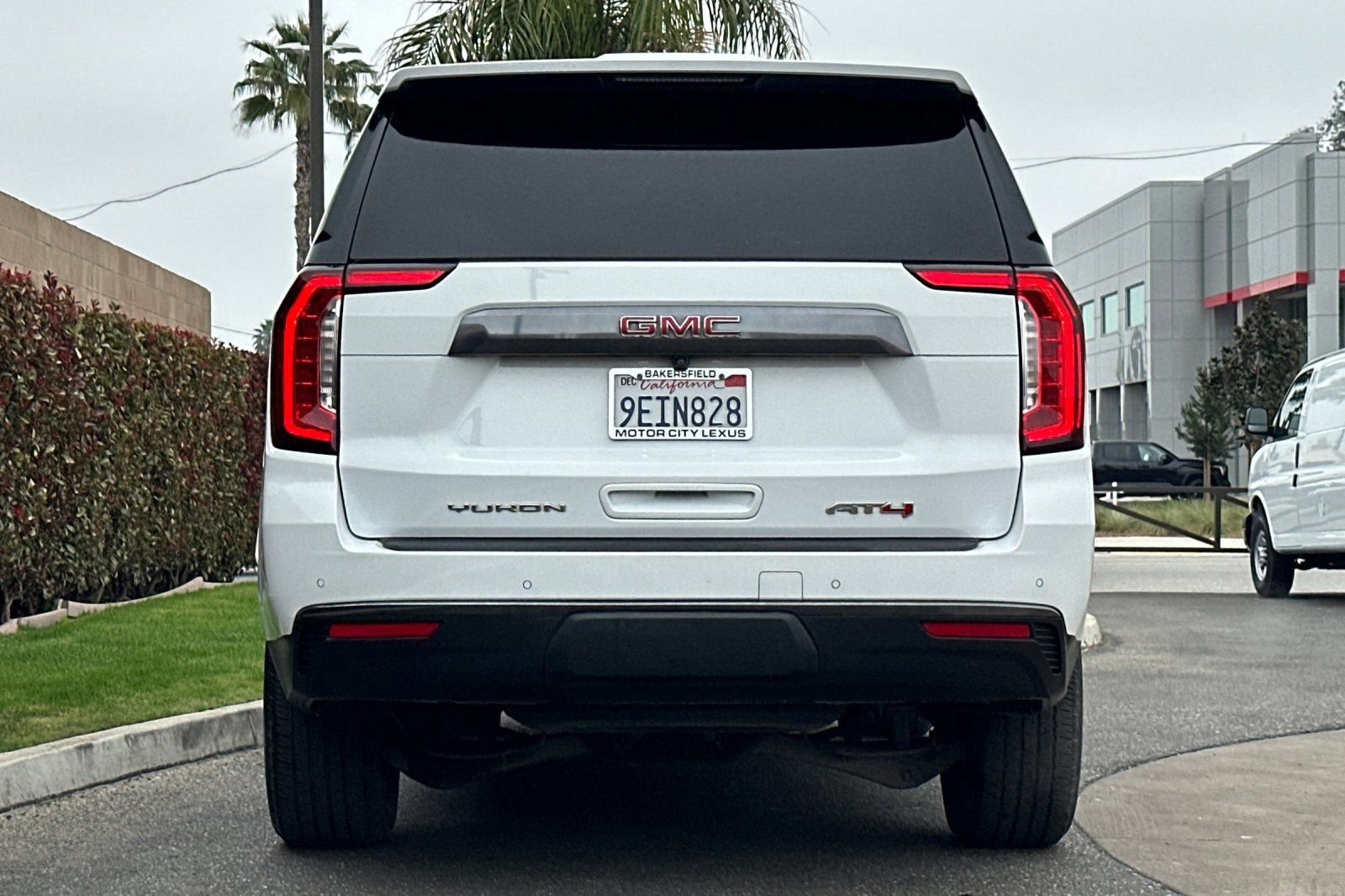 Used 2023 GMC Yukon AT4 w/ AT4 Premium Package image 5