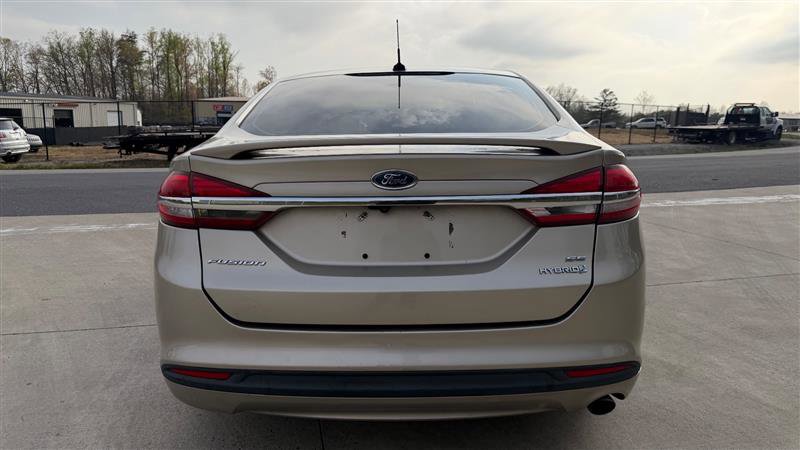 Used 2018 Ford Fusion SE w/ Equipment Group 601A FWD image 4